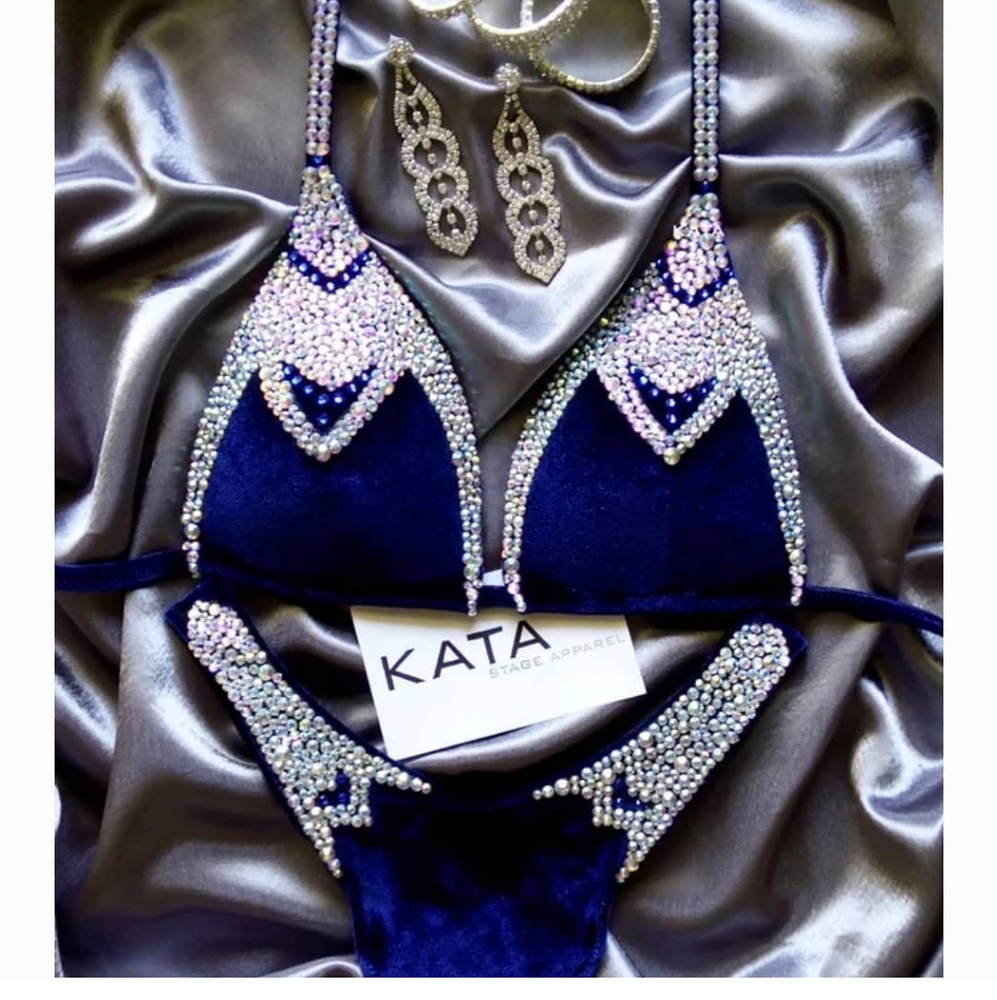 Kata figure posing suit